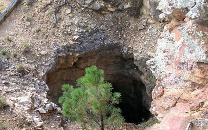 Opening and structure of the mine site